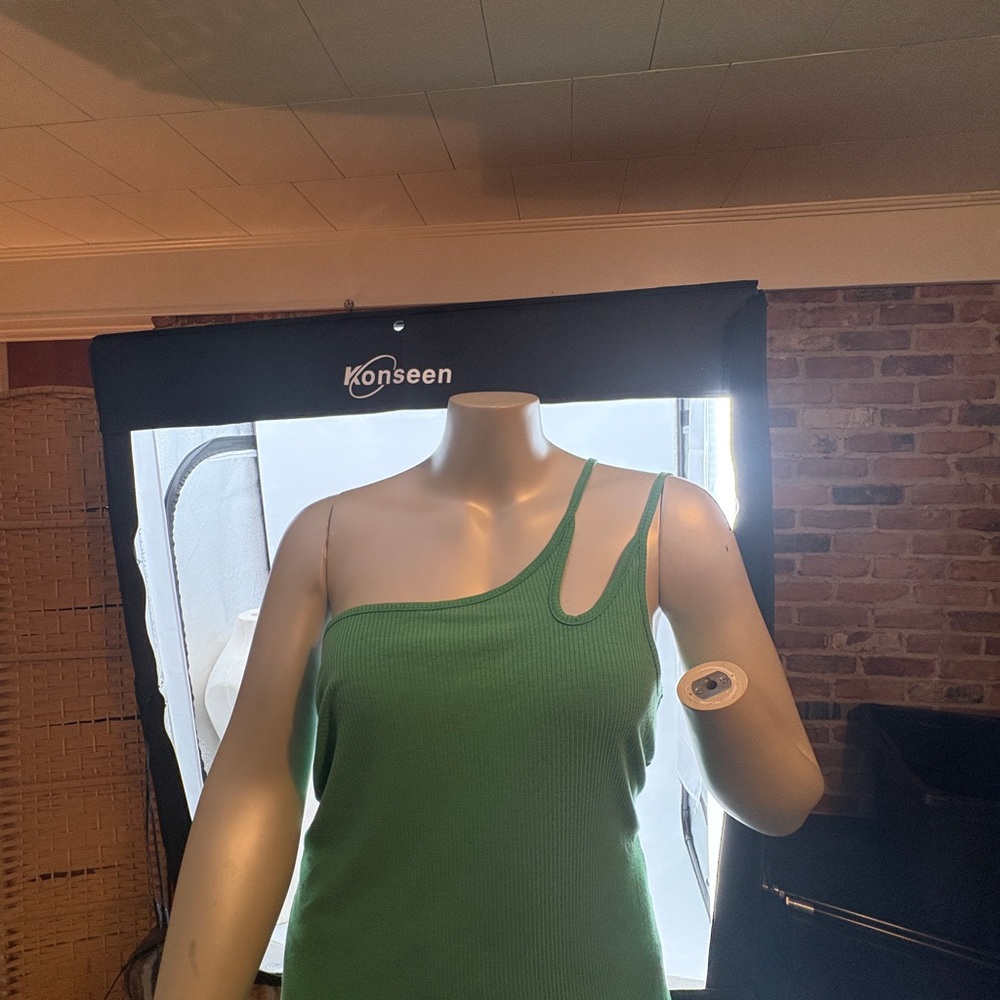 NWT. Rue21. Green One-Shoulder Ribbed Top - Picture 3 of 11